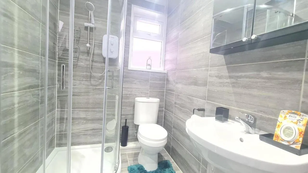 Cosy Room In Manor Park London Homestay